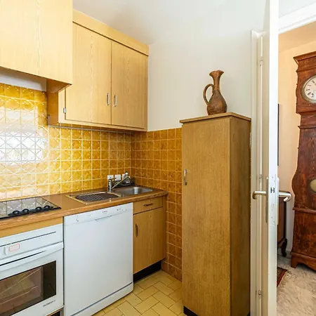 Bright With Parking Near & Old Town Antibes