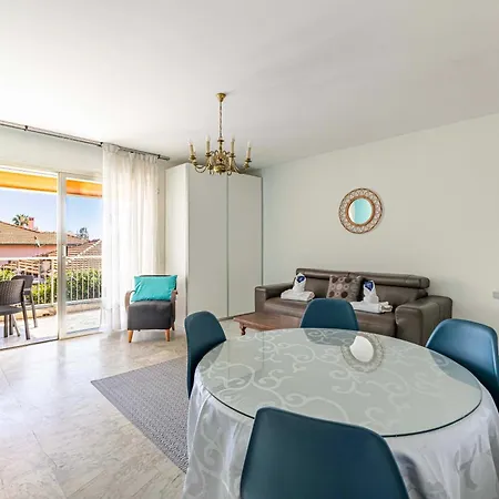 Bright With Parking Near & Old Town Сasa de vacaciones Antibes