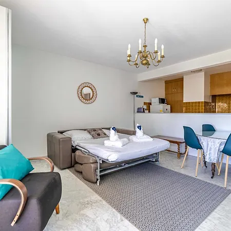 Bright With Parking Near & Old Town