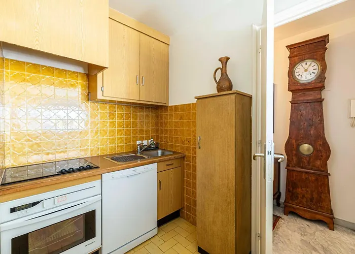 Bright With Parking Near & Old Town Antibes