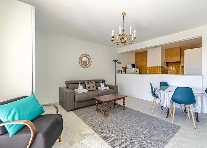 Bright With Parking Near & Old Town Сasa de vacaciones Antibes