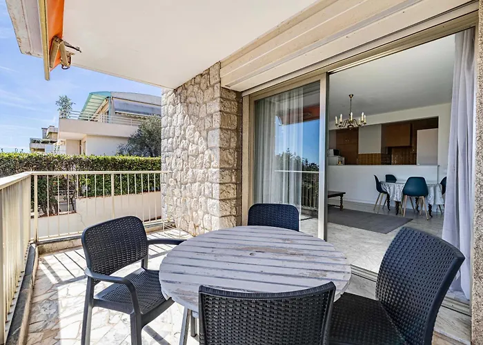 Bright With Parking Near & Old Town Antibes